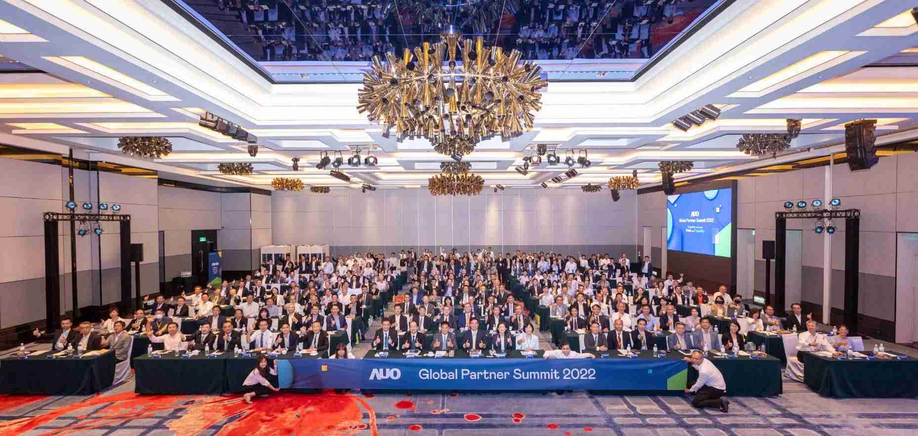 友達推動「安心、、創新、、、用心、、同心、、、盡心」五星職旅，，，，為菲籍員工打造全方位照護，，，，首度贏得「人權實踐與發展領袖獎」殊榮