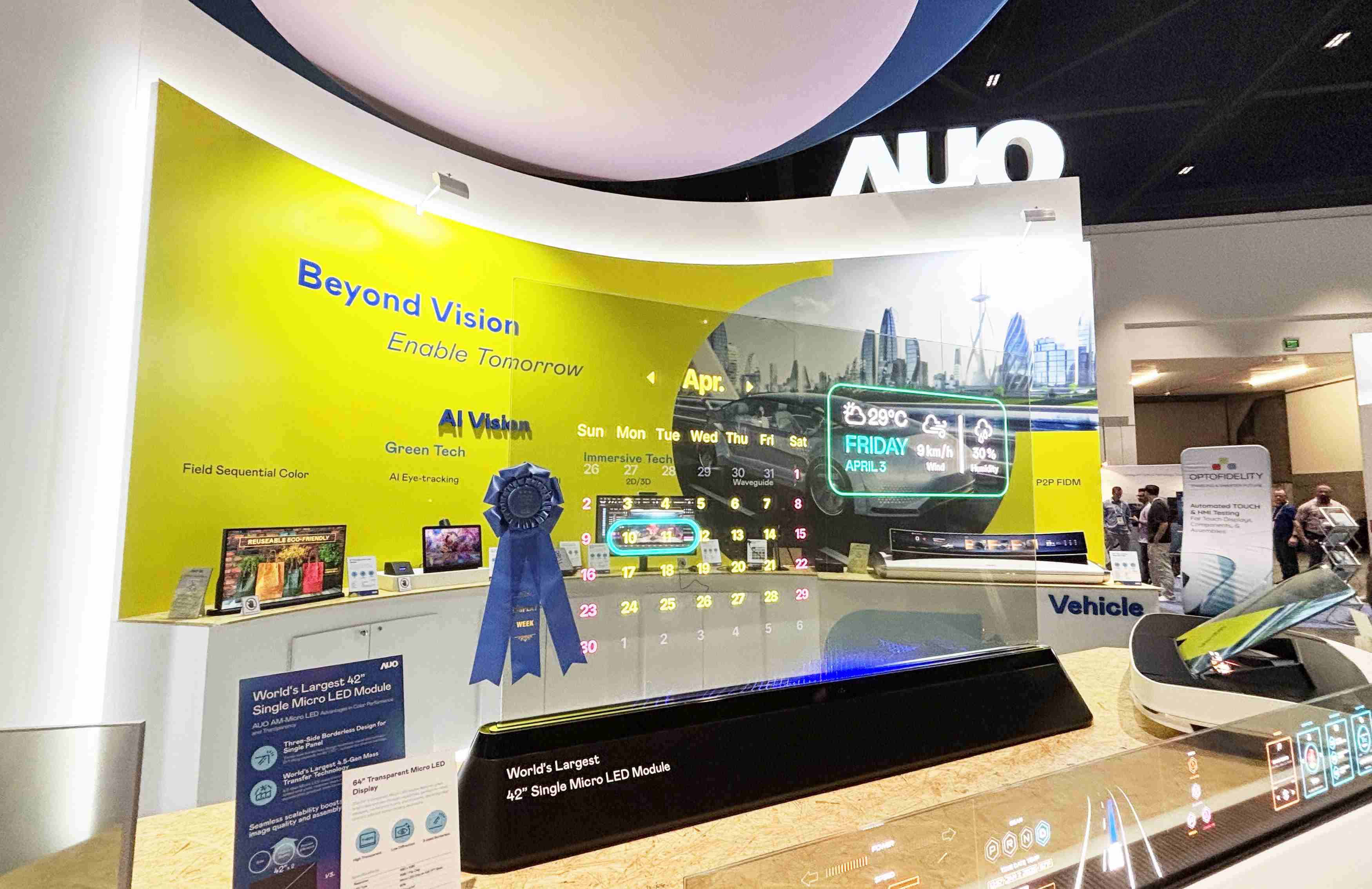 壹号平台64吋透明Micro LED显示器获〝最佳Micro LED技术应用奖〞，，其绝妙的透明穿透特性，，同时具备1,000 nits的高亮度表现，，并透过精细的无缝拼接延伸，，，，可依需求灵活应用于多元场域，，展现出Micro LED显示技术划时空的无限潜力